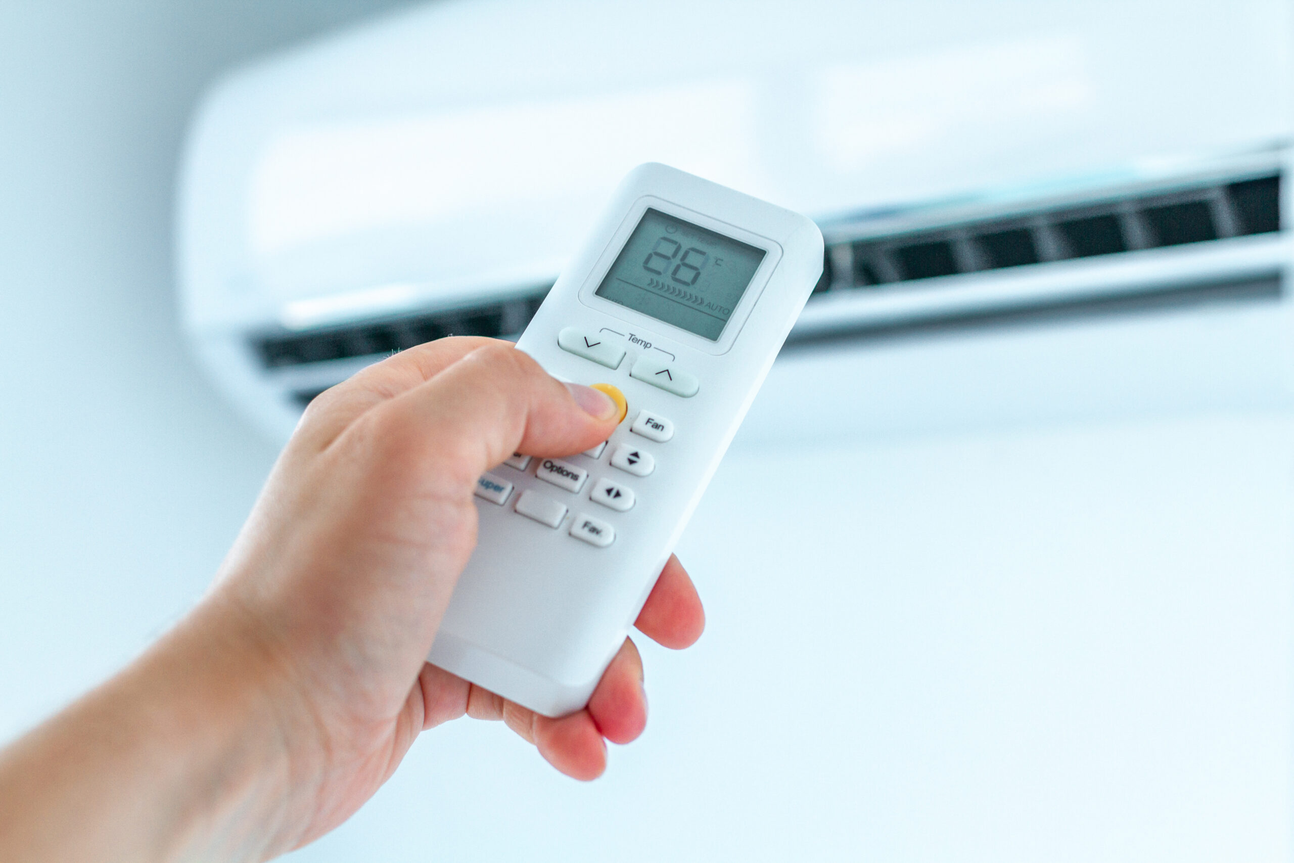 Sistemi di raffrescamento estivo con tecnologie efficienti per ridurre i consumi energetici degli edifici