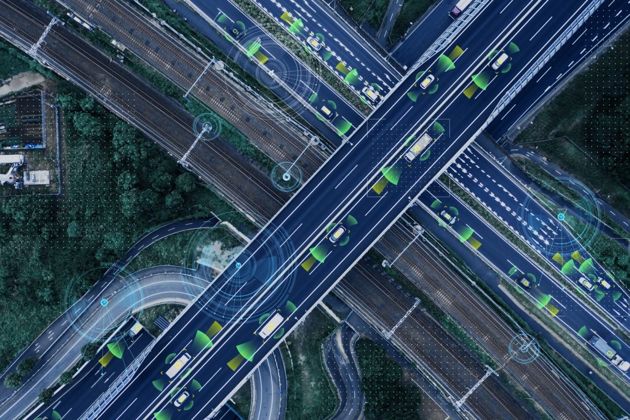 Veicolo autonomo che utilizza LiDAR, radar e computer vision per interpretare l'ambiente circostante